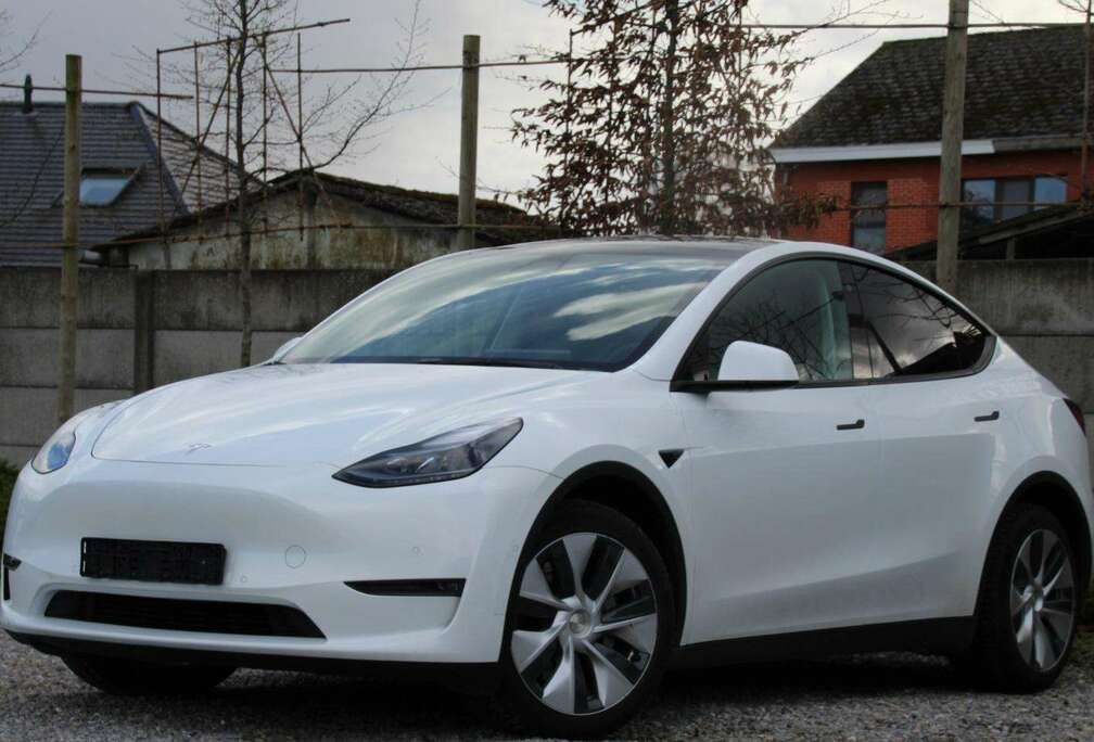 Tesla Model Y 72.5 kWh Dual Motor Performance (377 kW)