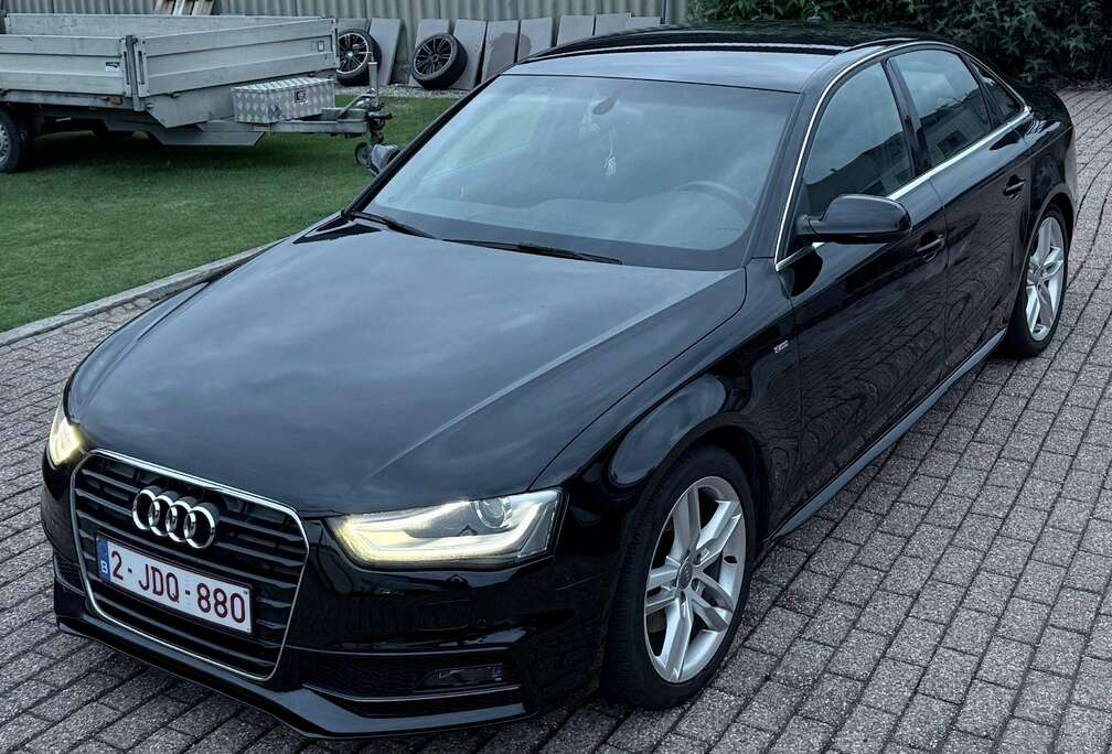 Audi A4 2.0 TDi S line