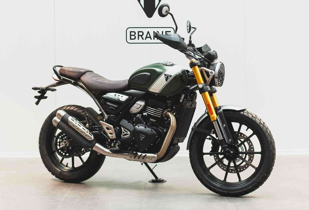 Triumph Matt Khaki - 350 € d\'accessoires offerts