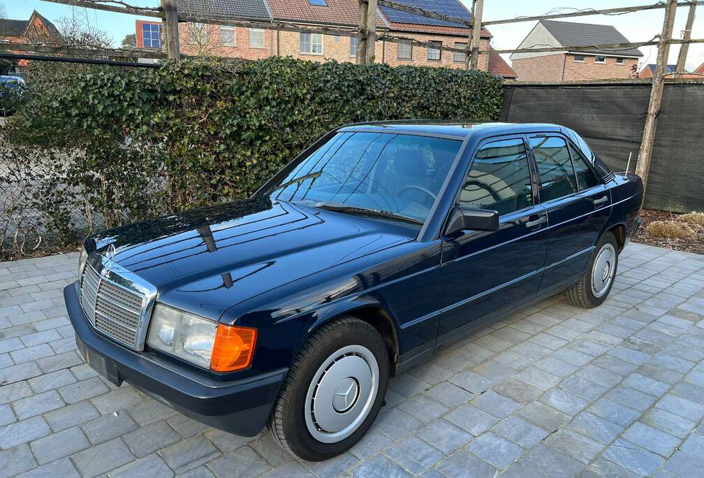 Mercedes-Benz 190 D 5 gear 1 owner service book Mercedes