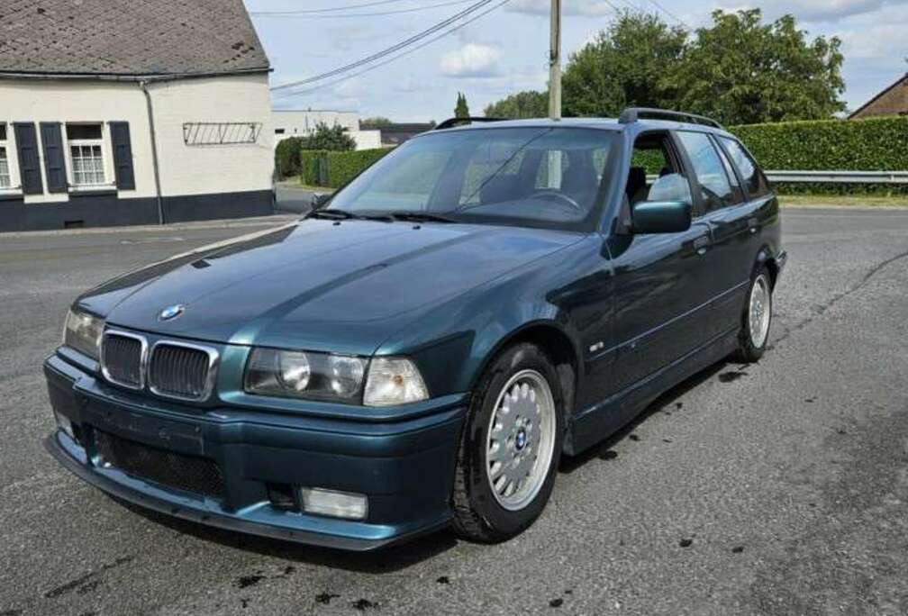 BMW 323i