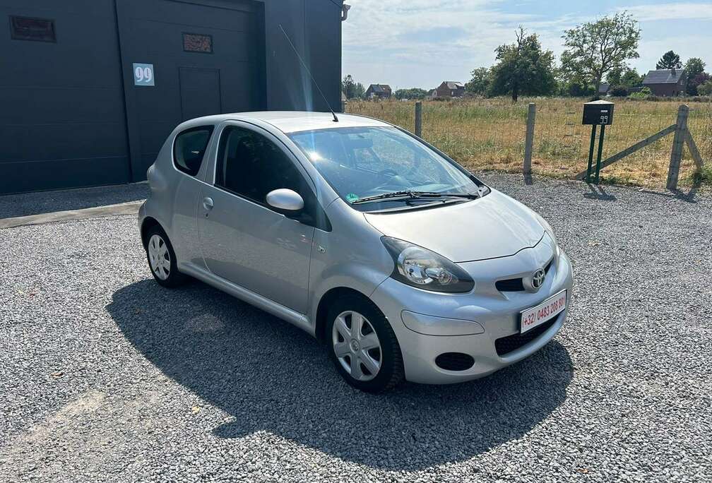 Toyota 1.0 essence AIRCO 2011 Euro 5f