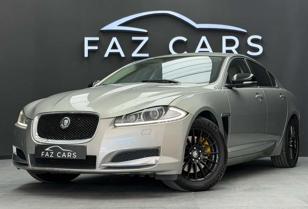 Jaguar 2.2 D * XENON + CUIR + GPS + CAMERA *