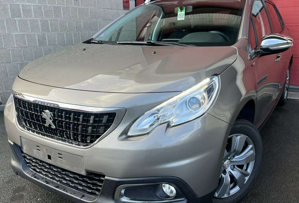 Peugeot 1.2i PureTech Style + NAVI + CLIM + JANTES