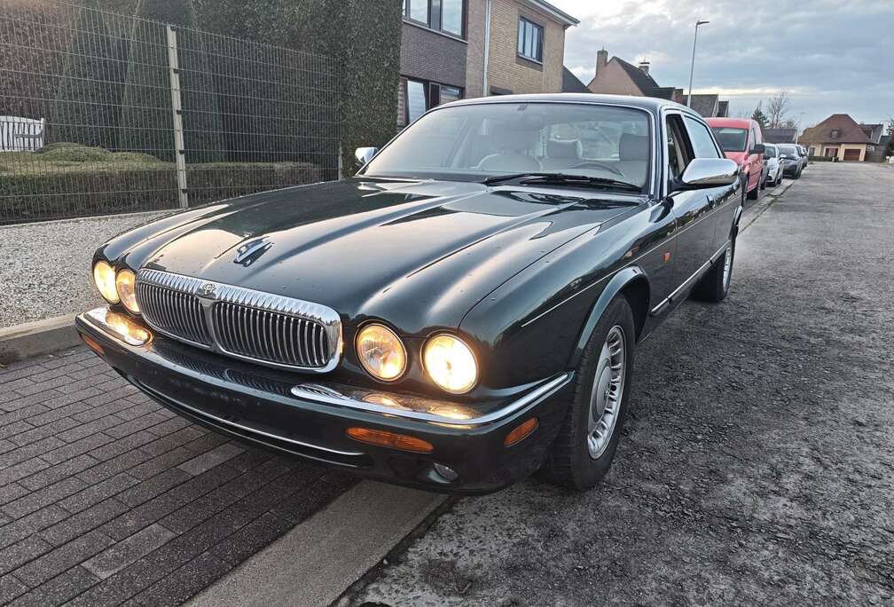 daimler v8 showroom staat