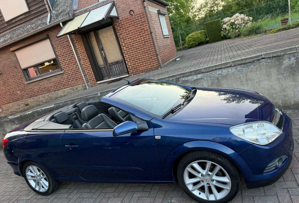 Opel Opel Astra TwinTop Cabriolet 1.6i essence 116cv