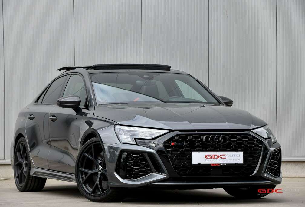 Audi RS3 Berline I CERAMIC BRAKES I CARBON PAKKET I PANO