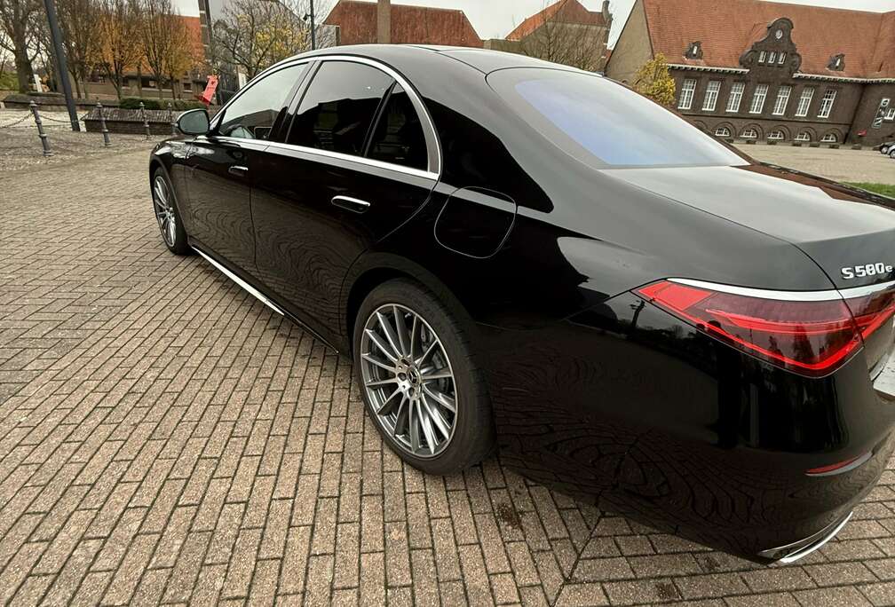 Mercedes-Benz 4Matic / PANO / MASSAGE / KEYLES / 360 / HUD