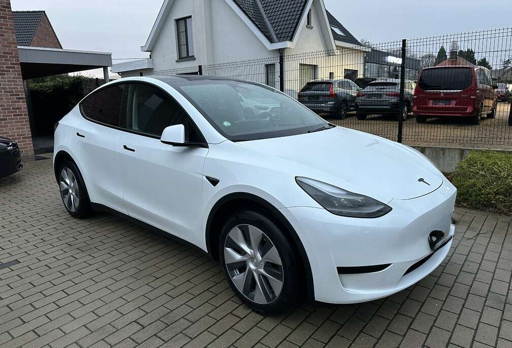Tesla Tesla Model Y RWD (2024)  51.500 km  Zeer nette T