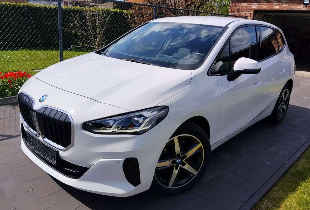 BMW BMW 218i Active Tourer   2 Jaar Gar.  Carpas  Veel opties  Nieuwstaat