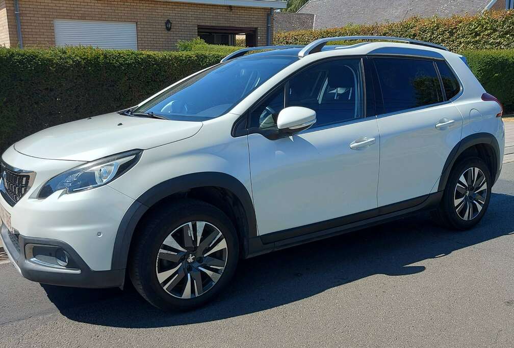 Peugeot 2008 1.2i PureTech Allure