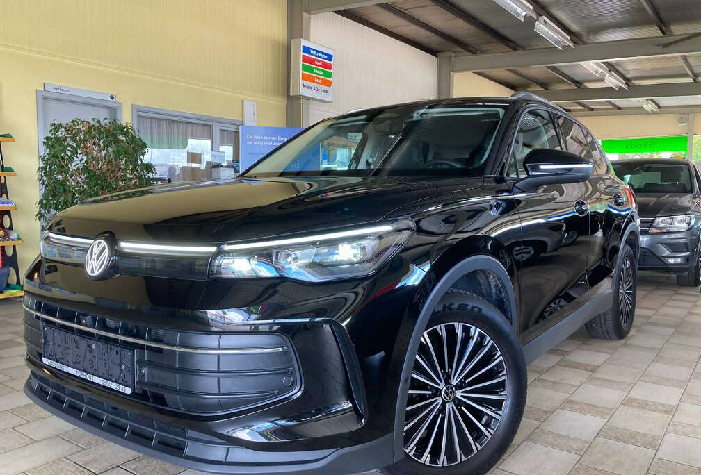 Volkswagen Tiguan -AUTOMAAT -GPS -Airco 3zone -App -Cam 360° -Wegklapbare Trekhk