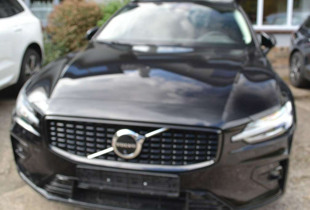 Volvo V60 2.0 B4 MHEV Plus Dark DCT Plus Dark MODELE 2025