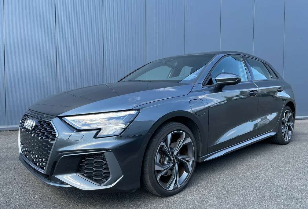 Audi 40 TFSIe PHEV S-Line Sportback 18\