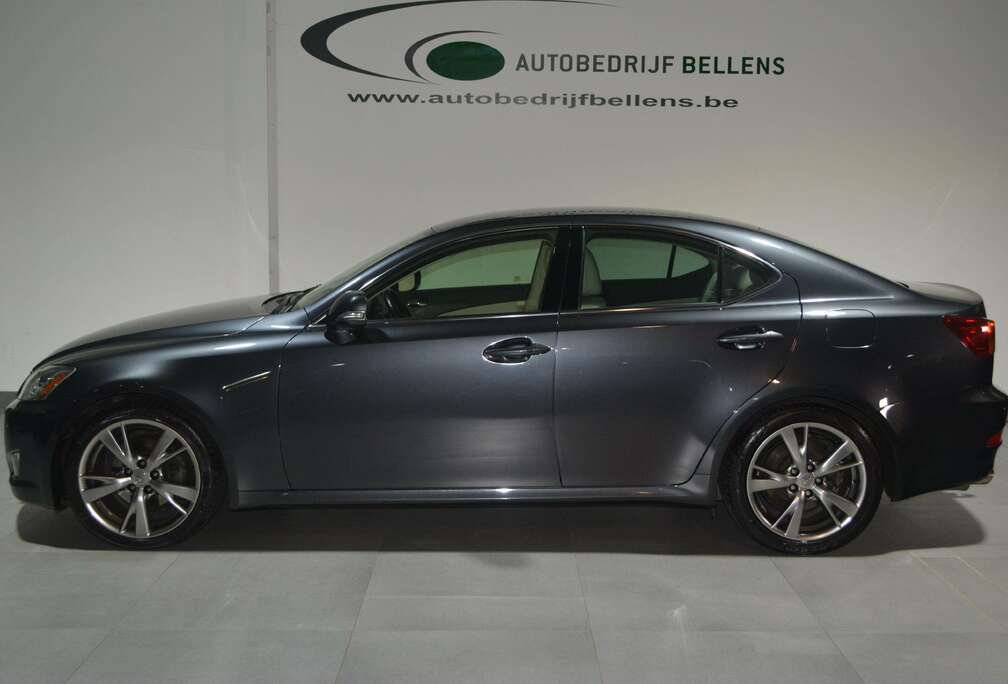 Lexus IS 250 Aut. Luxury Line / LEDER / NAVI + CAMERA