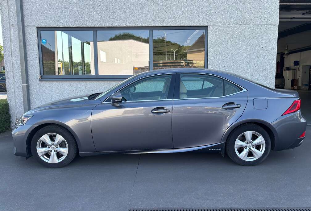 Lexus IS 300h 2.5i Business Edition E-CVT