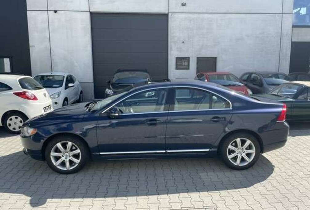 Volvo S80 2.4 D5 Summum, Automaat, Schuifdak, Leder, Memory, Airco, Keyless, Nieuwe distributie + groot onderhoud t.w.v 2420€