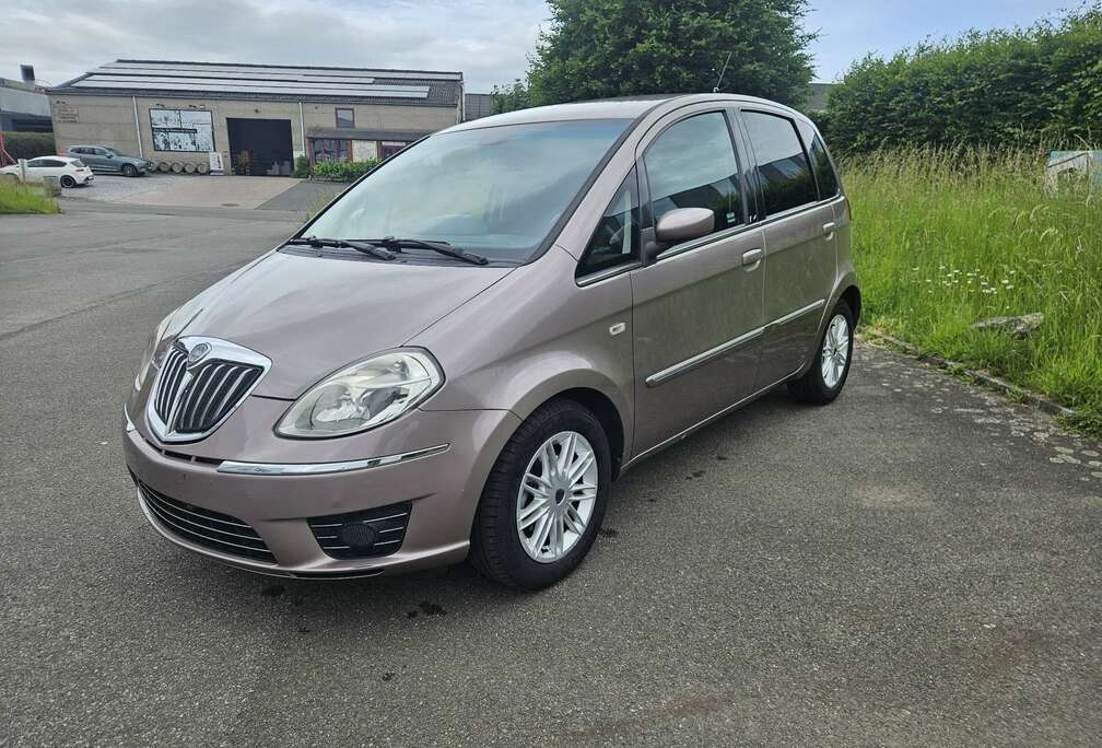 Lancia 1.4i 16v Limited Edition DFN