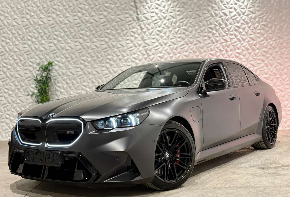 BMW M DRIVE PRO - B&W - 360 - FROZEN