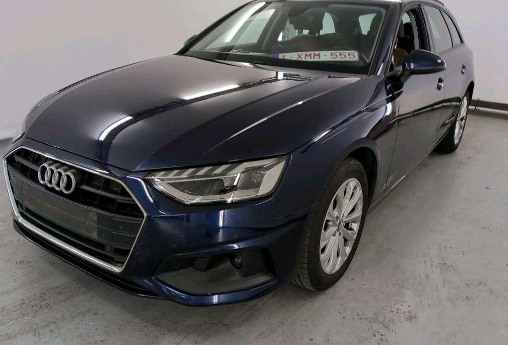 Audi A4 Avant 30 TDI S tronic Half electrische trekhaak