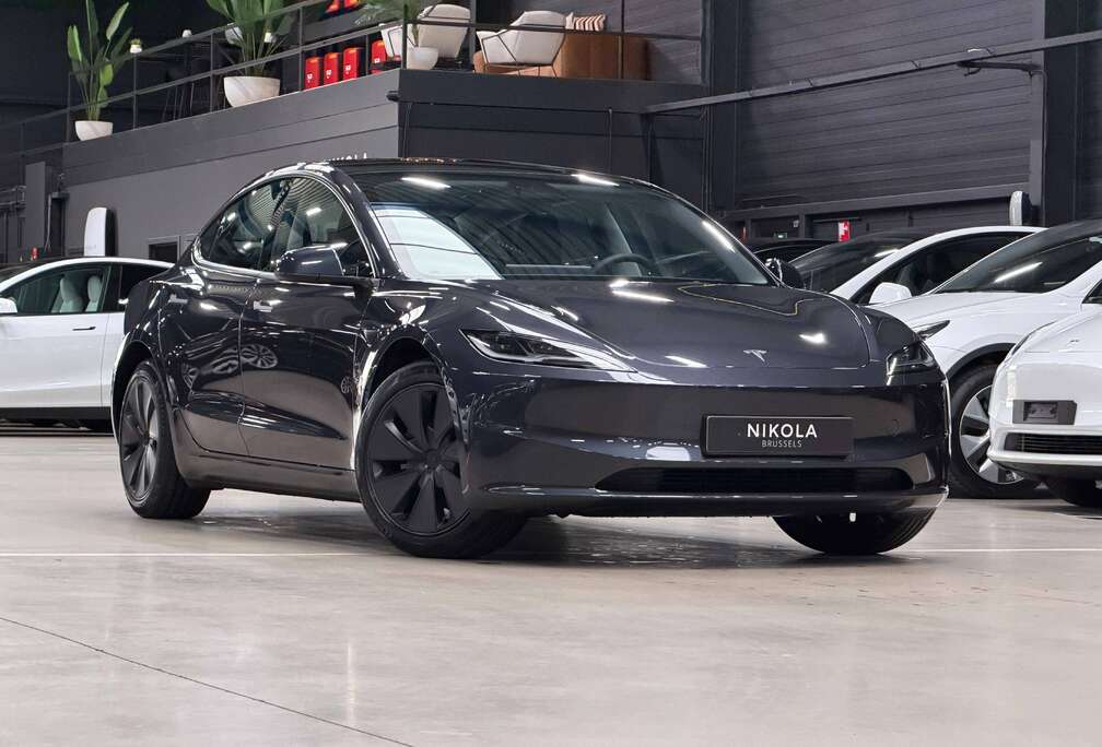 Tesla HIGHLAND PREMIUM - REAR WHEEL DRIVE - LOW MILEAGE - AUTOPILOT