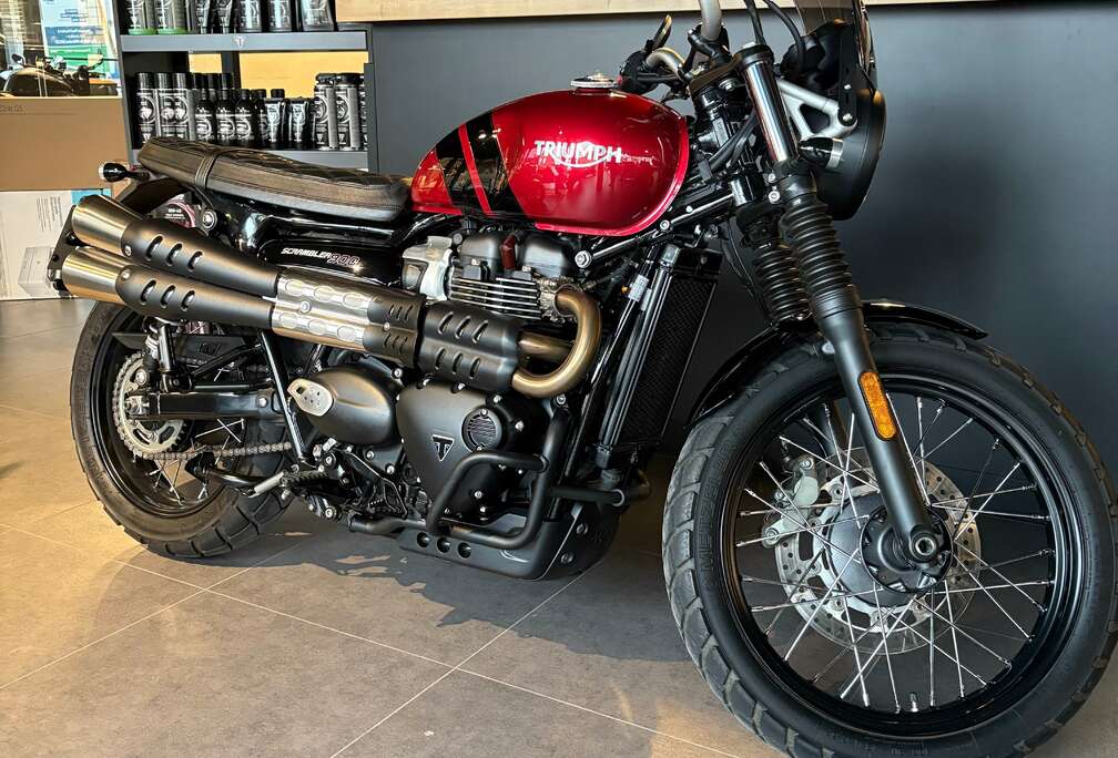 Triumph 900