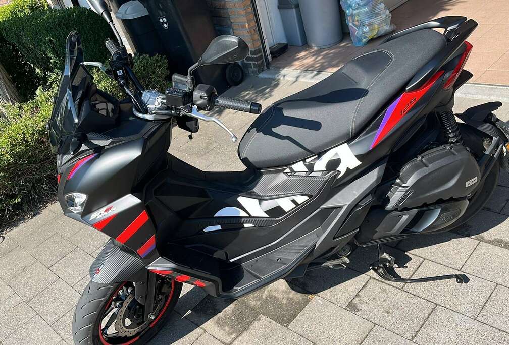 Replica