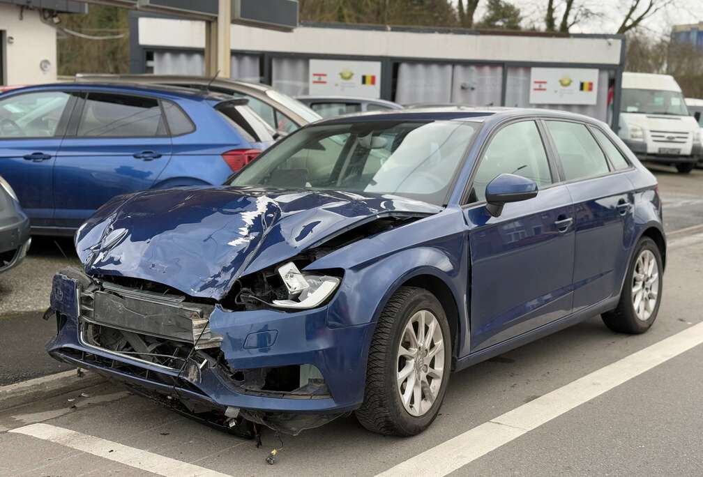 Audi A3 Sportback 1.6 TDi - ACCIDENTE