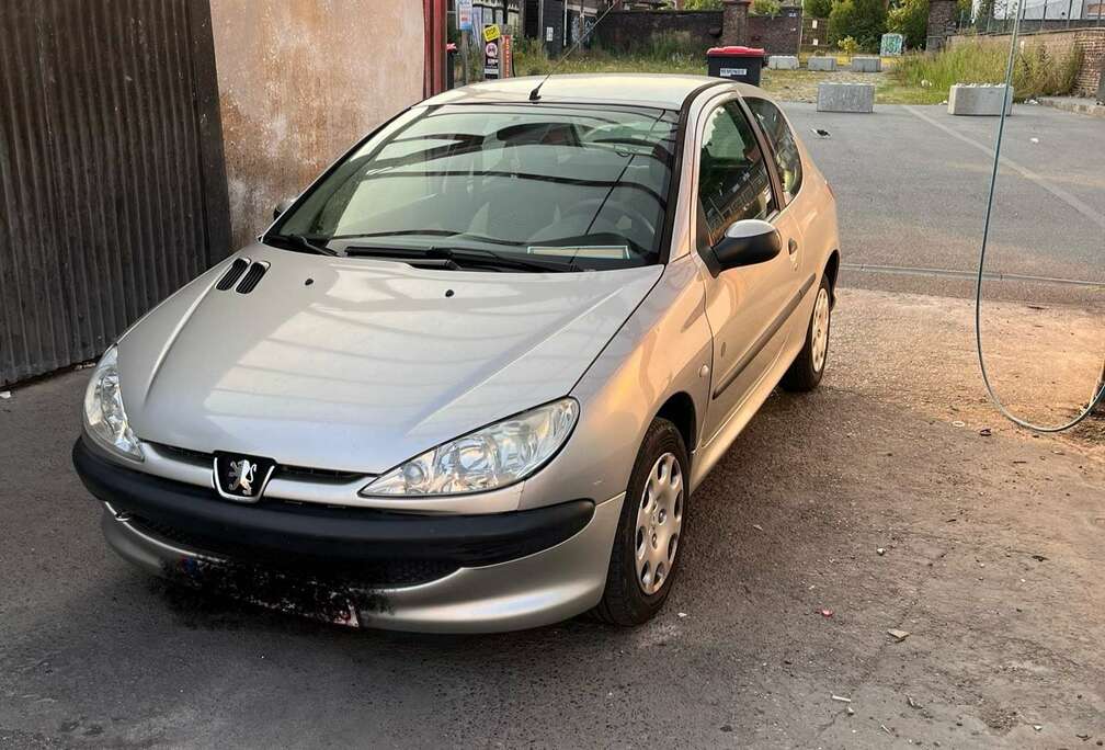 Peugeot Peugeot 206    115 000 km prête à immatriculer