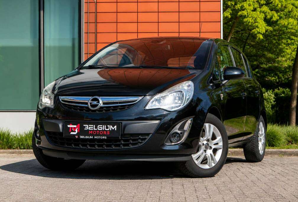 Opel 1.4i - 150 Years - Volant chauffant - Clim Auto - Cruise control