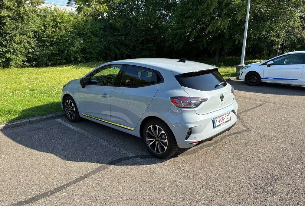 Renault Clio Hybrid 1.6i E-TECH Techno