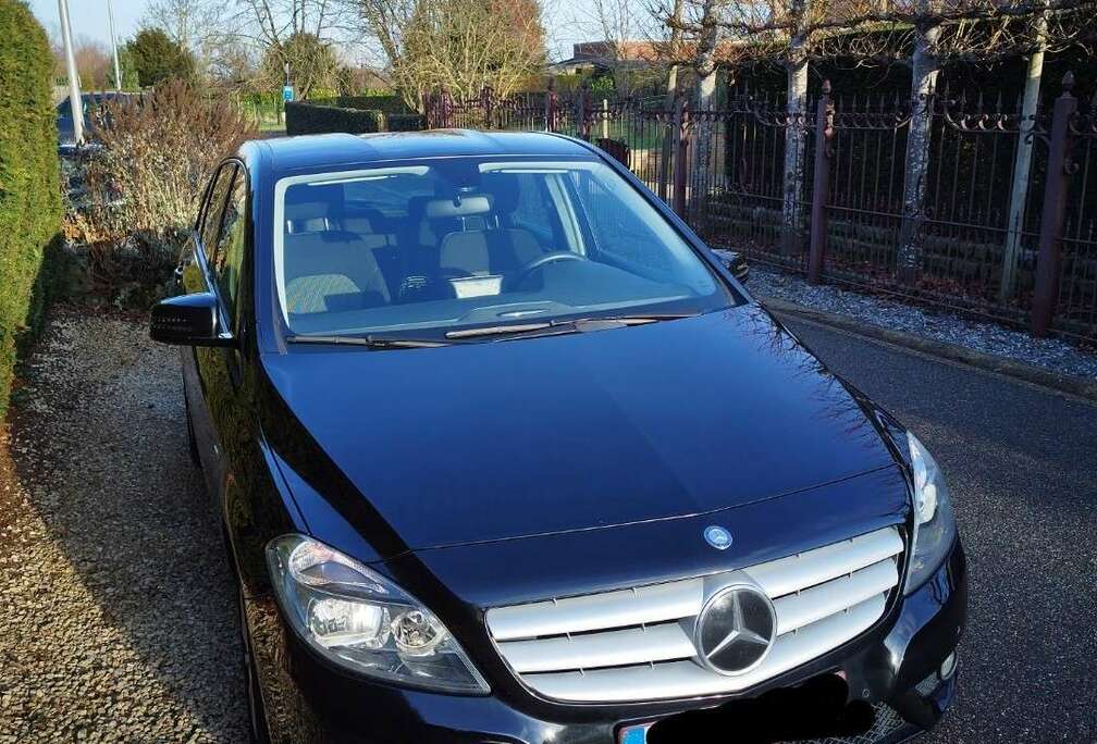 Mercedes-Benz B180