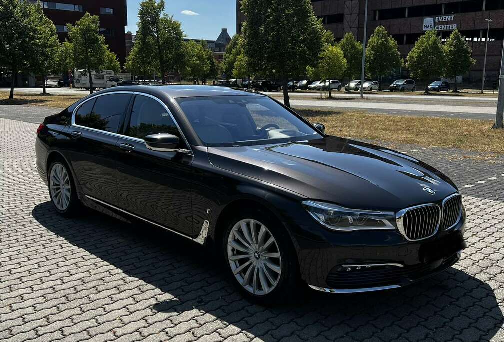 BMW 740eA Plug-In Hybrid (240 kW)