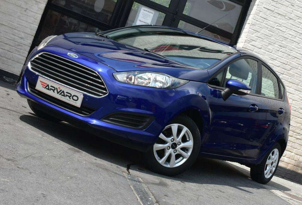 Ford 1.25i Titanium / Verw Zetels / Airco / PDC / Alu Velg / Garantie