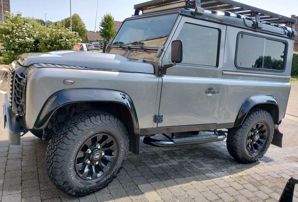 Land Rover 90 2.2 TDI (2012)