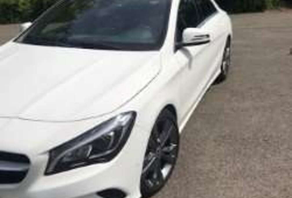 Mercedes-Benz CLA 180 7G-DCT Urban