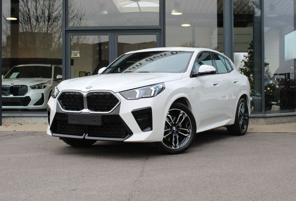 BMW sDrive20i M Sport / HUD / 360CAM / ICONIC GLOW