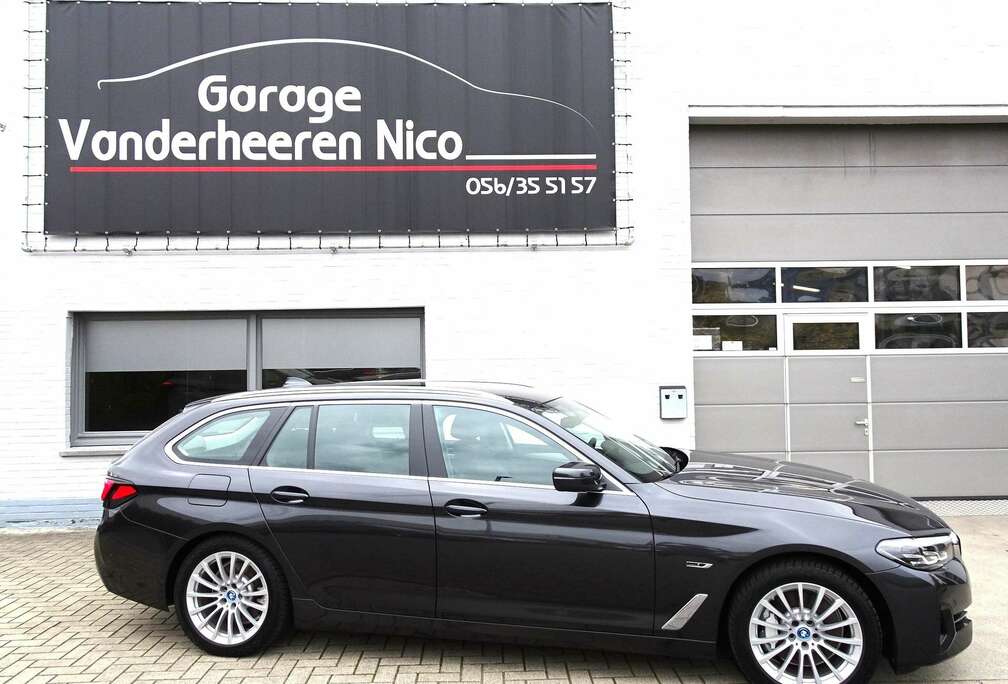 BMW e CARPLAY,CAMERA,SFEERVERLICHTING,EL.KOFFER,LEDER