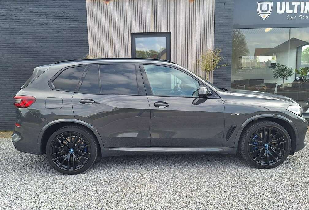 BMW PHEV M-pack/LUCHTVERING/22\