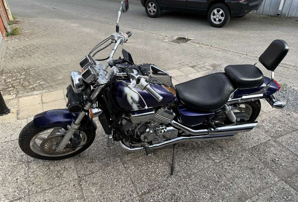 Honda Magna