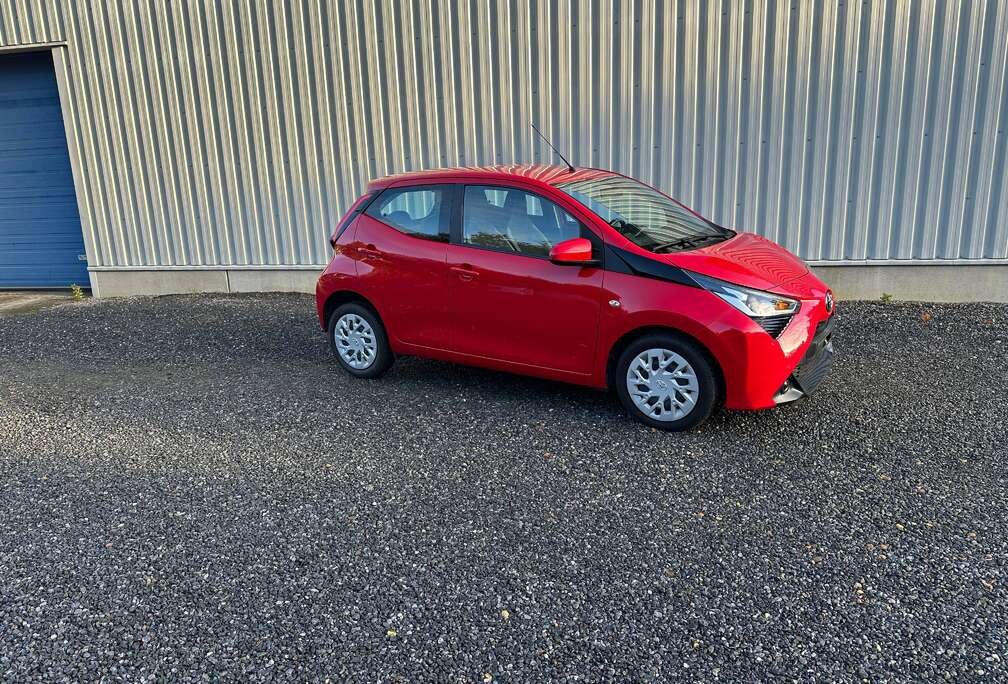 Toyota Aygo 1.0i VVT-i x-play II met fabrieksgarantie