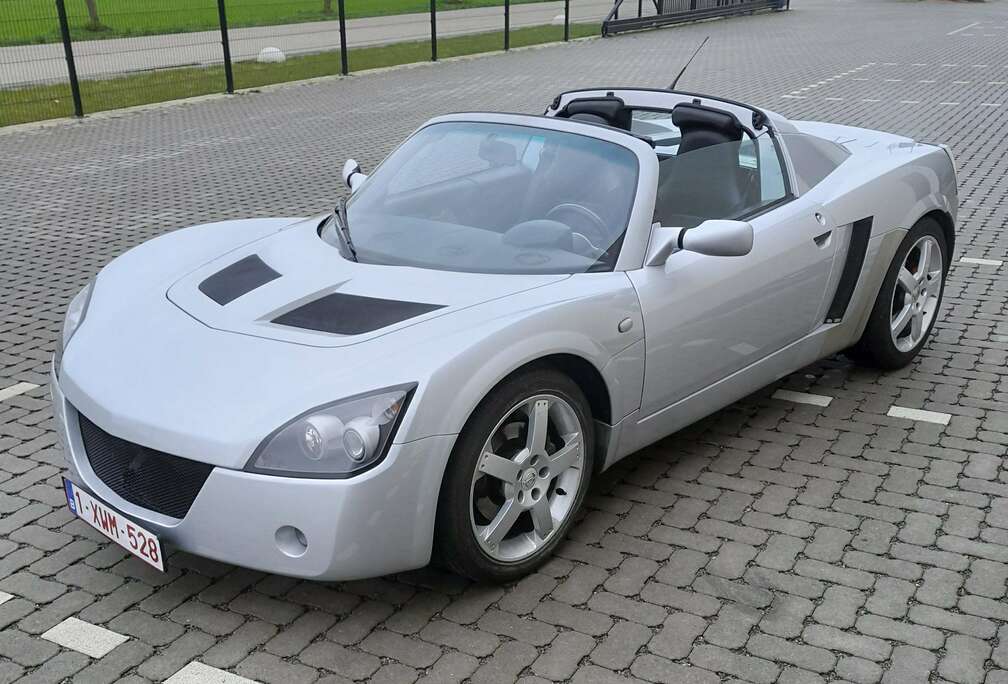 Opel Speedster 2.2