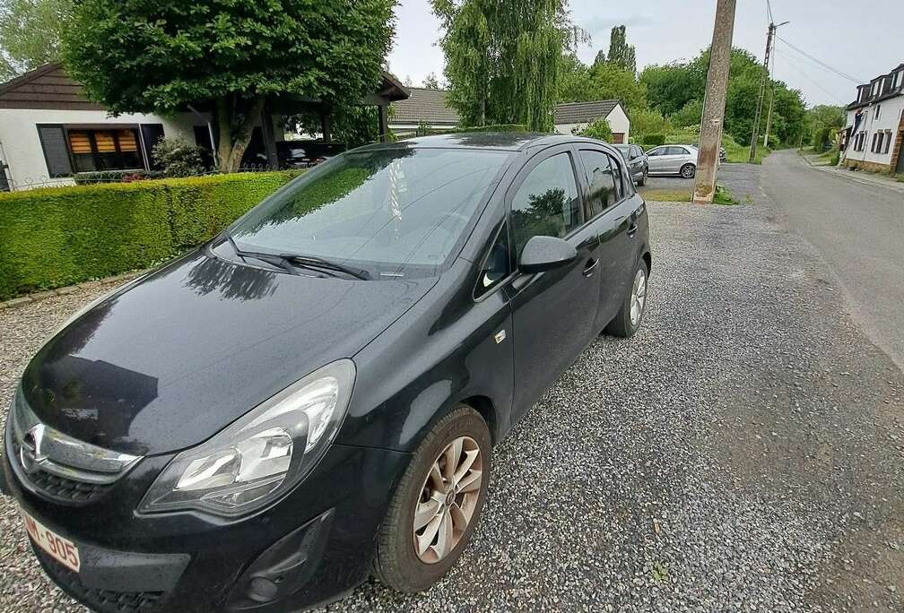 Opel 1.2i Black Edition