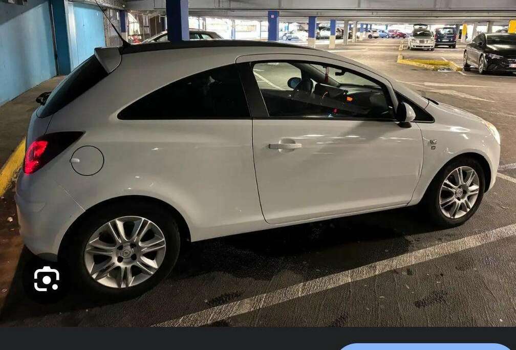 Opel Corsa 1.2i Black Edition Urgent A Vendre