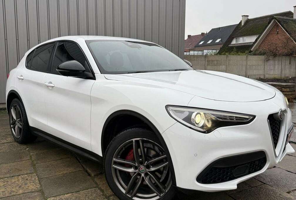 Alfa Romeo 2.0T 200 ch Q4 AT8 Lusso