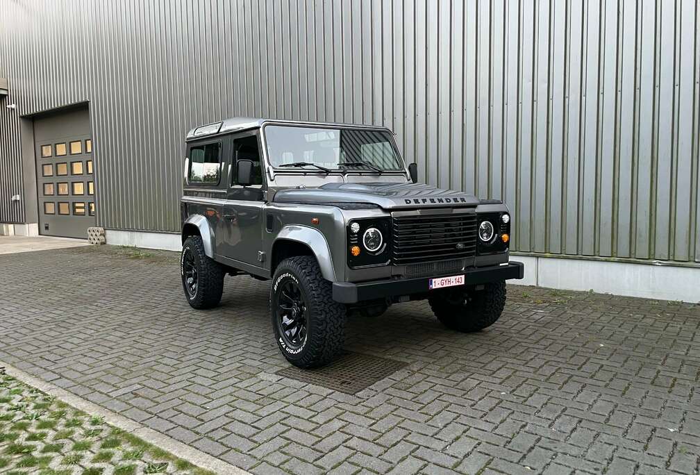 Land Rover Defender 90