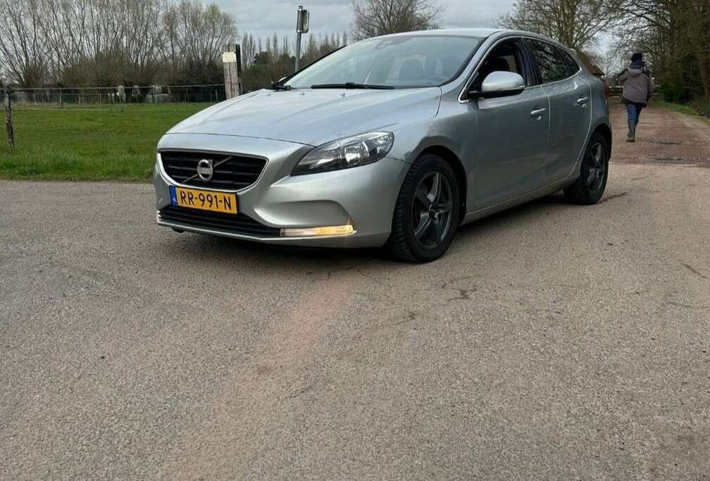 Volvo 2.0 D4 Kinetic 130kw motor 100%