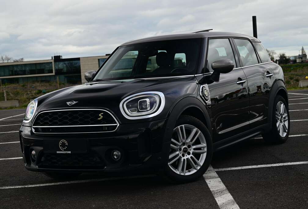 MINI ALL4 / SUNROOF / LEATHER LOUNGE / CAMERA / LED / CARPLAY / HEAD-UP / DAB / DRIVING ASSISTANT