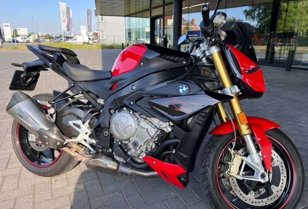 BMW Naked