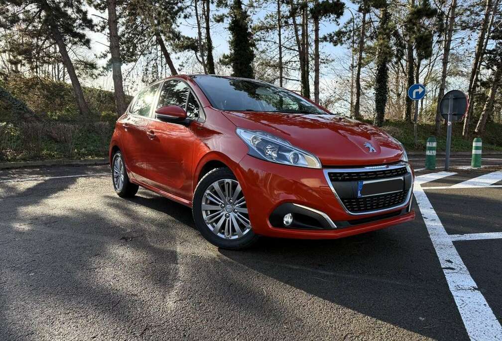Peugeot 208 1.5 BlueHDi Signature / 12 mois de garantie / 1er Propriétaire / Carnet